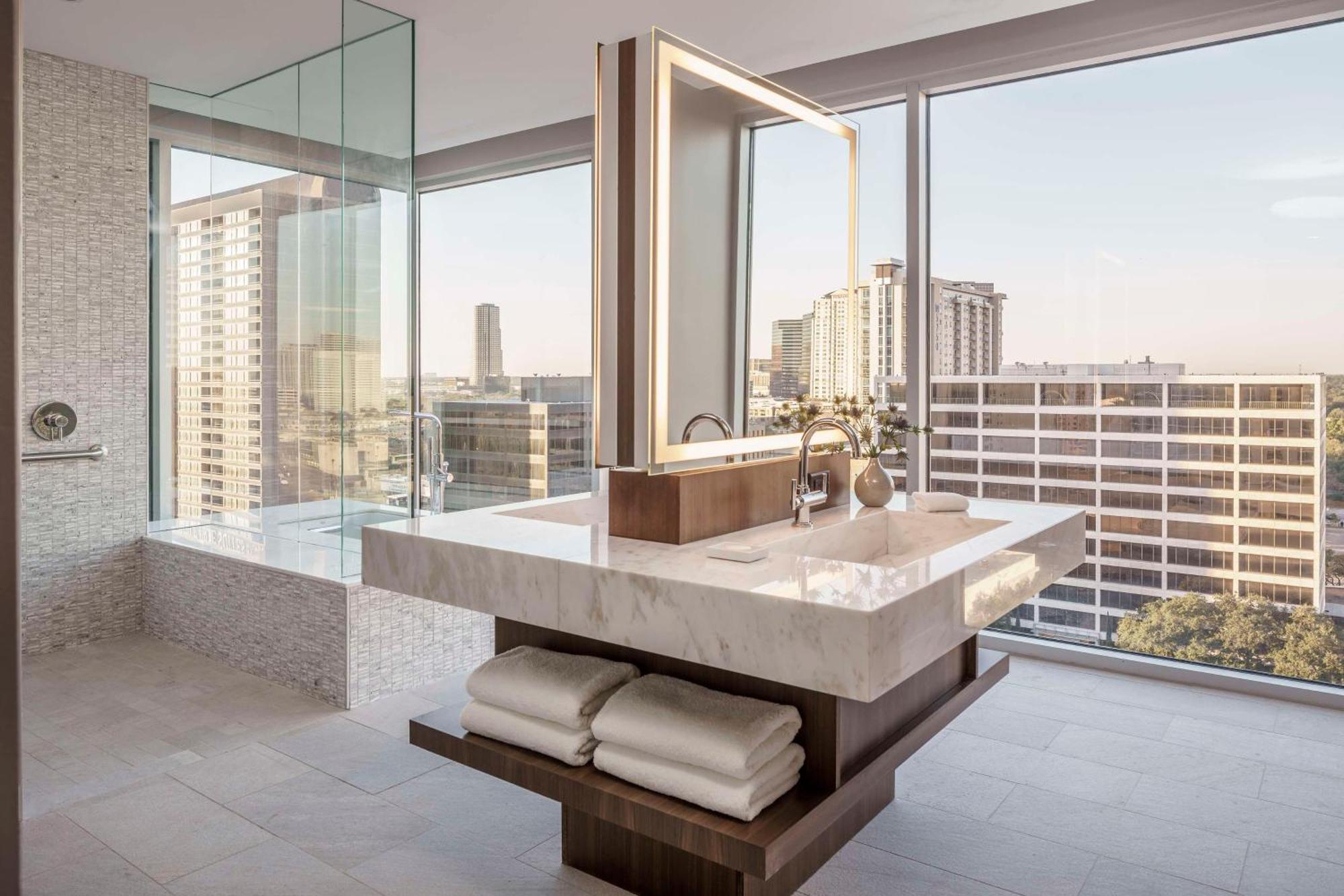 Hyatt Regency Galleria Hotel 4*
