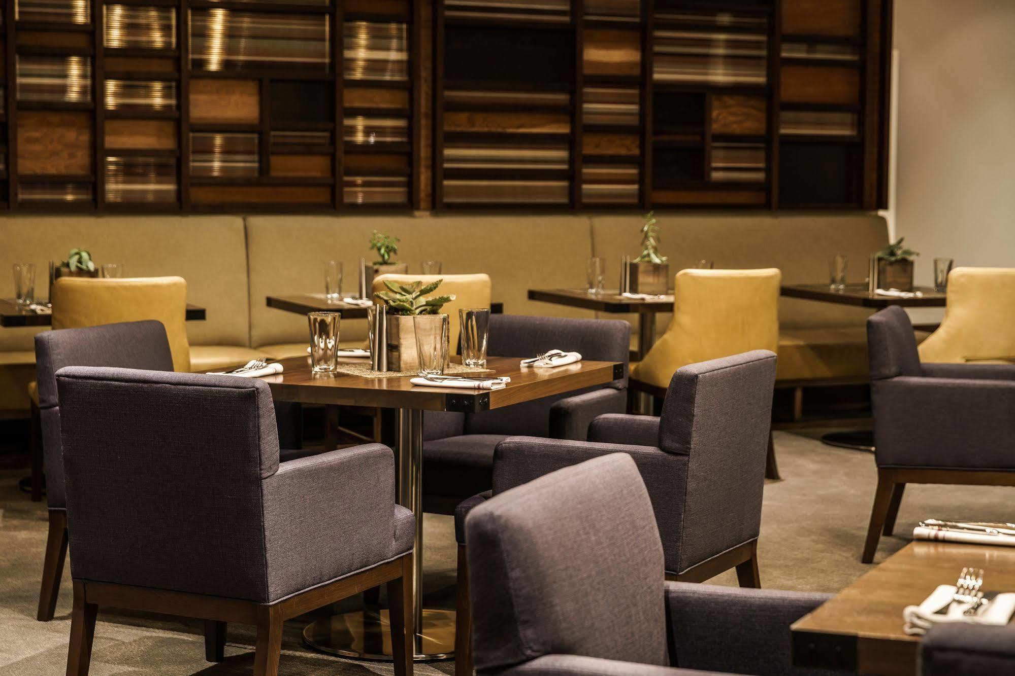 Hyatt Regency Galleria 4*