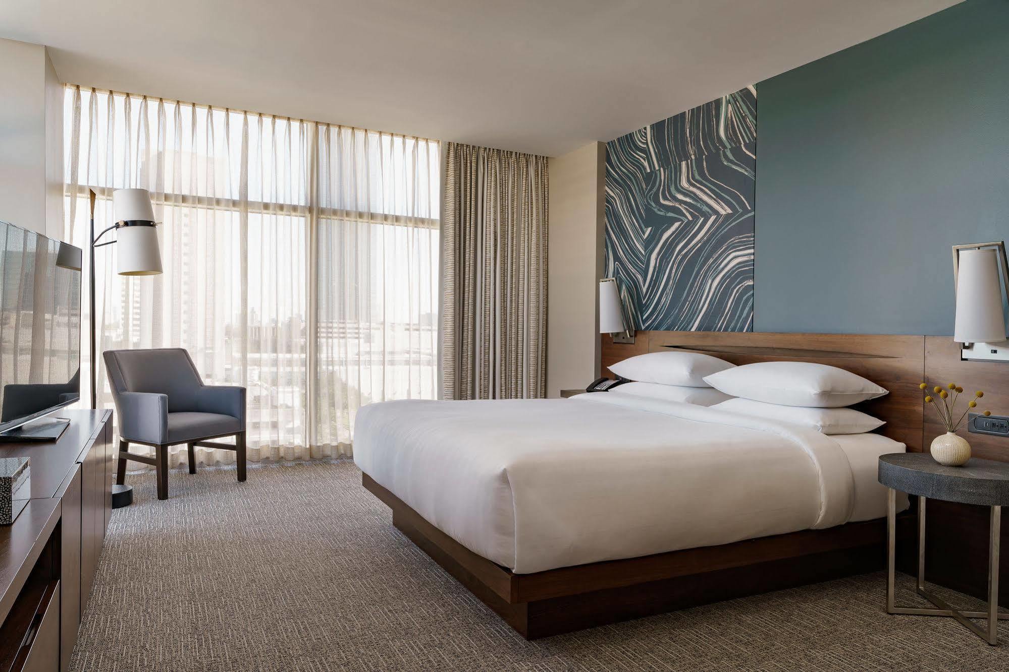 Hyatt Regency Galleria 4*