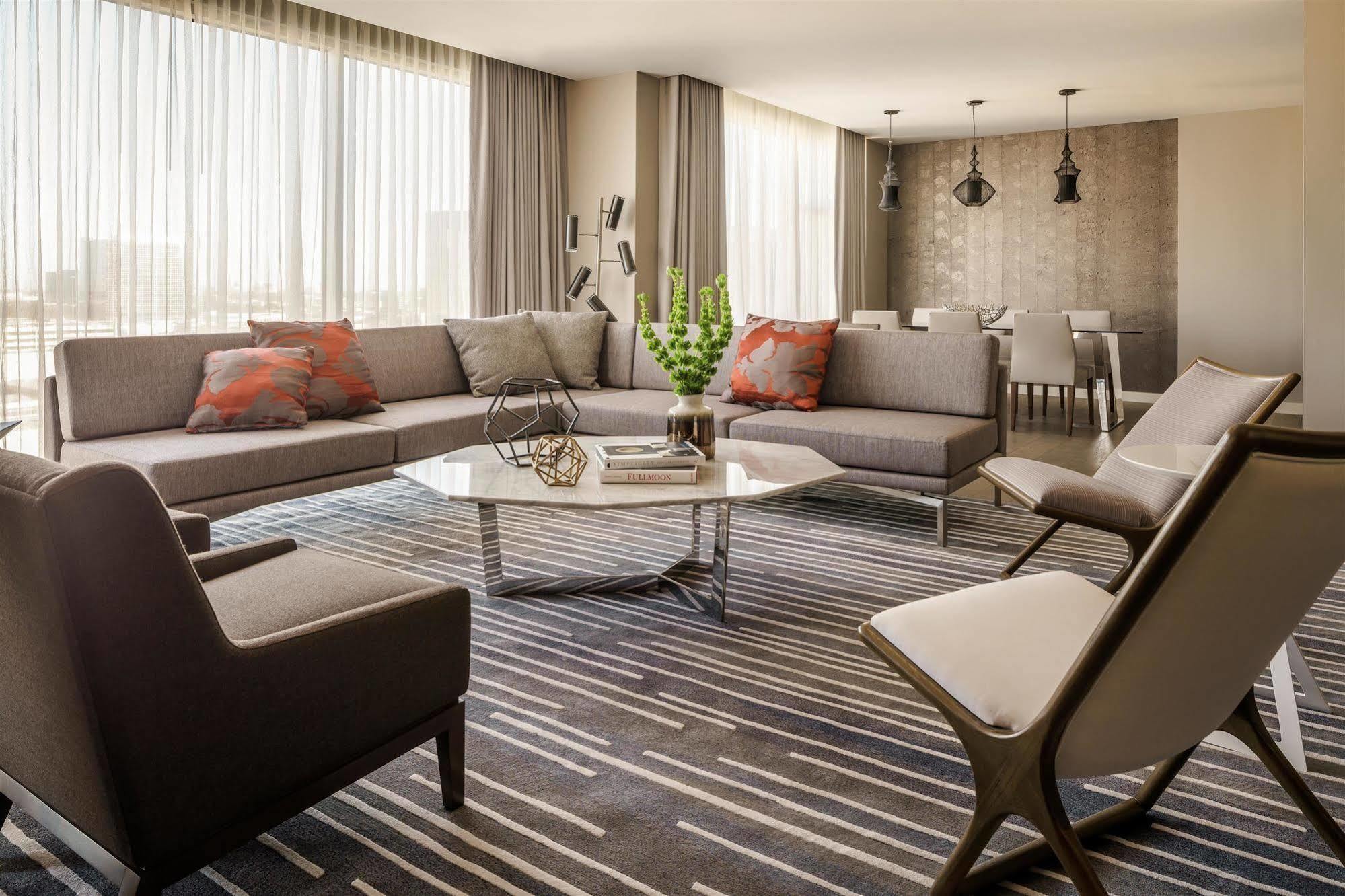 Hyatt Regency Galleria Hotel 4*