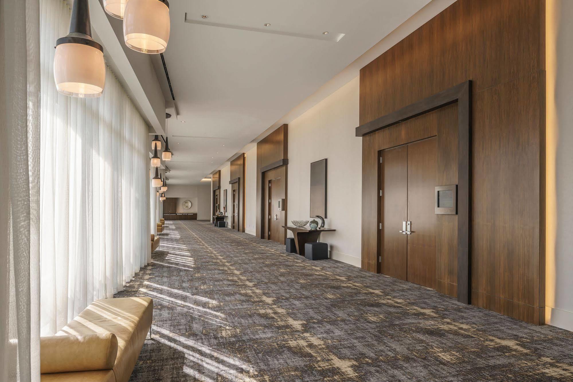 Hyatt Regency Galleria Hotel 4*